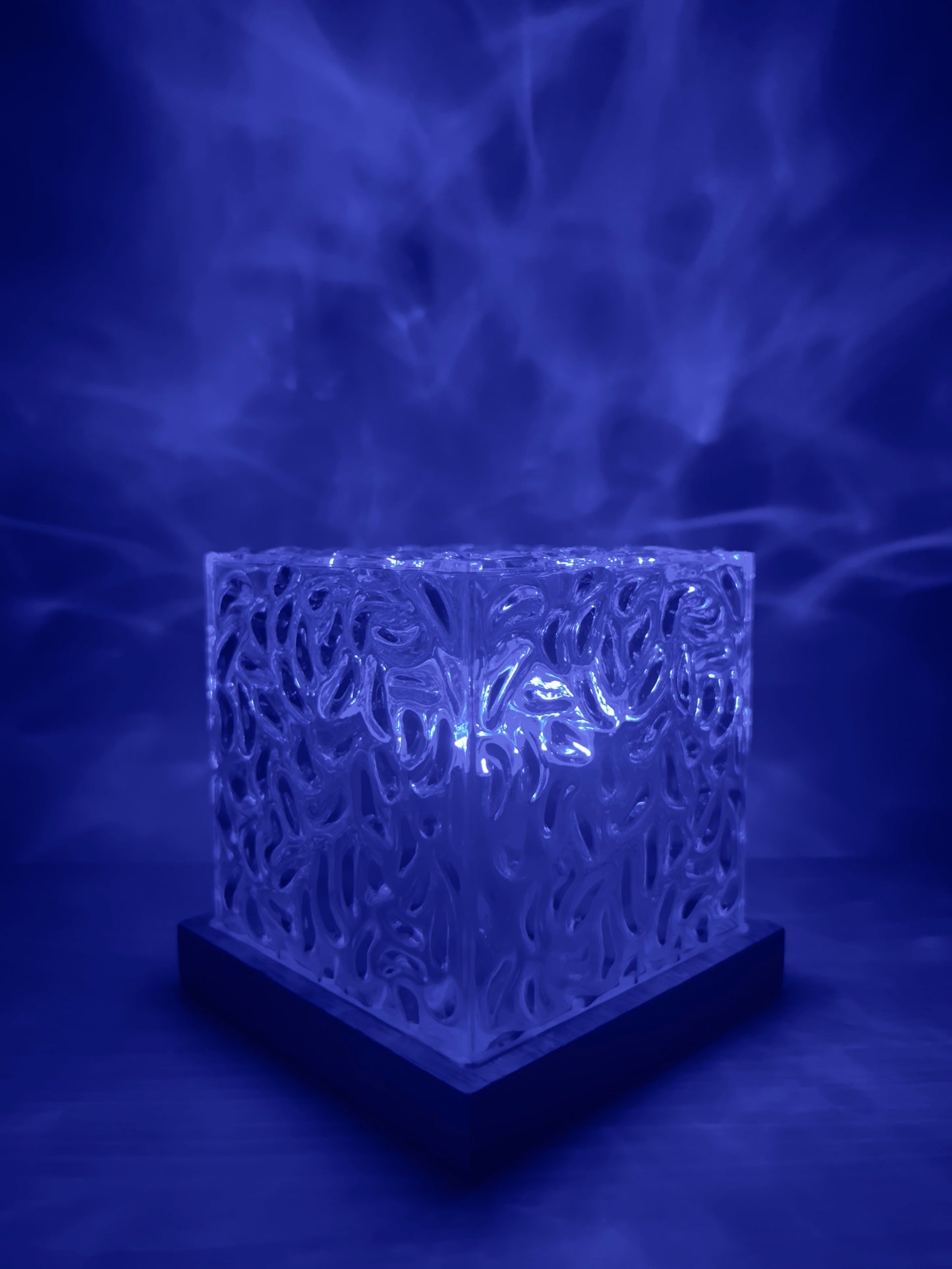 SEURICO™ 16-Color Rotating Water Cube Lamp – A Progressive Light Show for Your Home