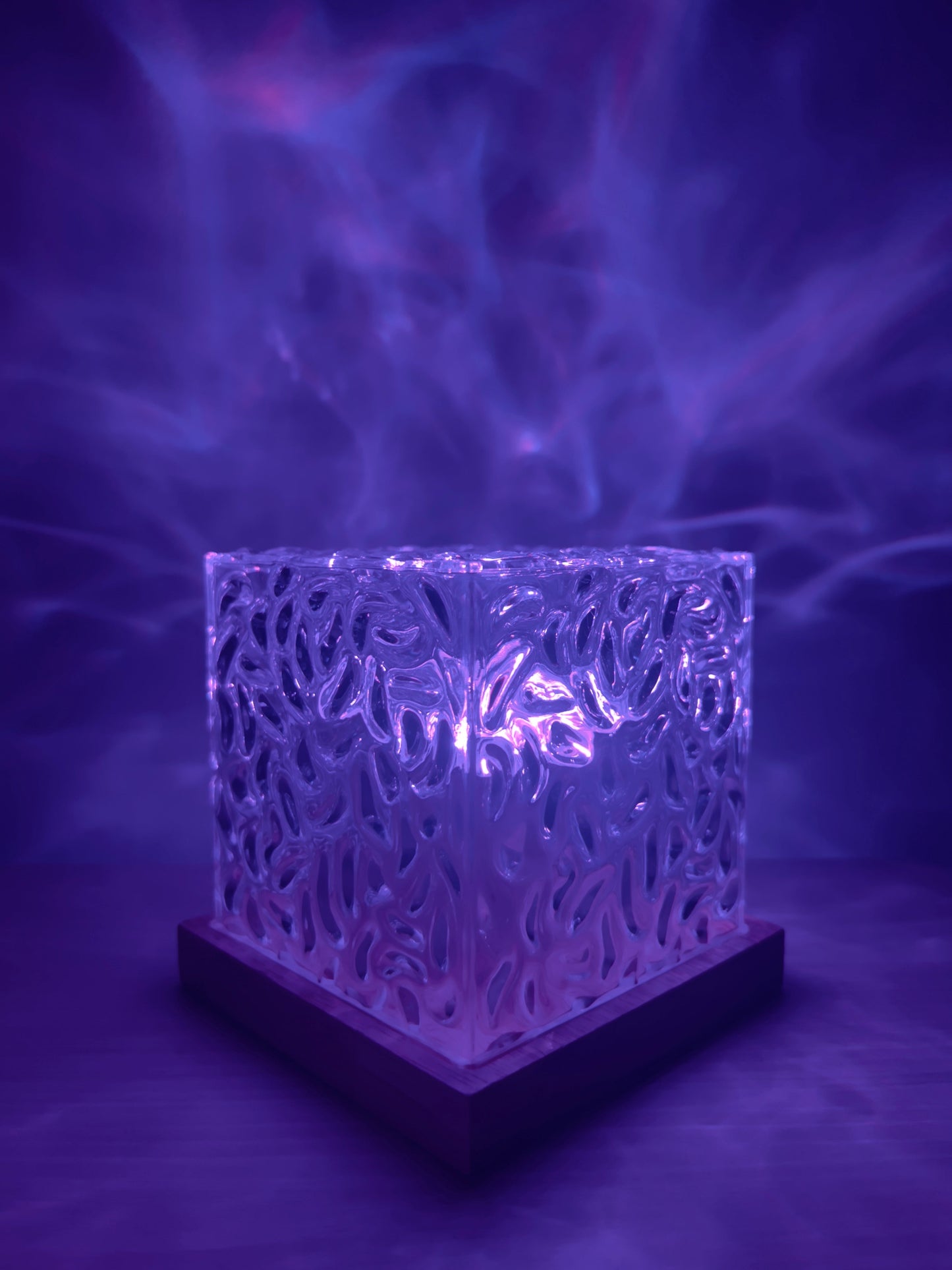 SEURICO™ 16-Color Rotating Water Cube Lamp – A Progressive Light Show for Your Home